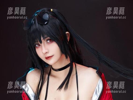 这套连体衣太完美，Azami差点让我以为自己也能穿上去！