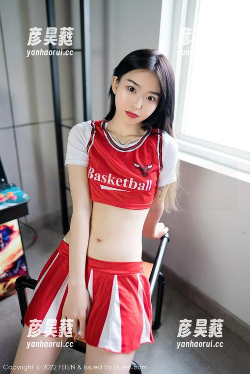 Feilin嗲囡囡 - 职业装不只在办公桌前，晗大大Via在线等你来解锁他的姿势！