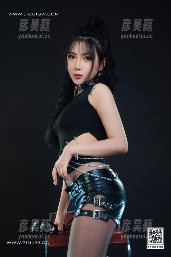 Ligui丽柜 - 最新写真上线！心心，让双生花和丝袜一同来吧