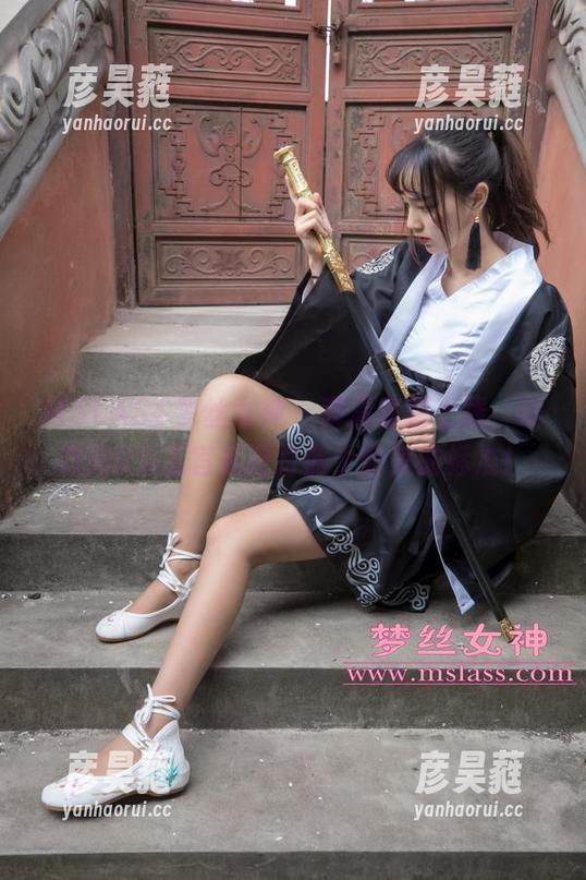 MSLASS梦丝女神-璇璇 MSLASS梦丝女神 - 高清套图上线,璇璇用9分五官疯狂打脸十分美的标准!