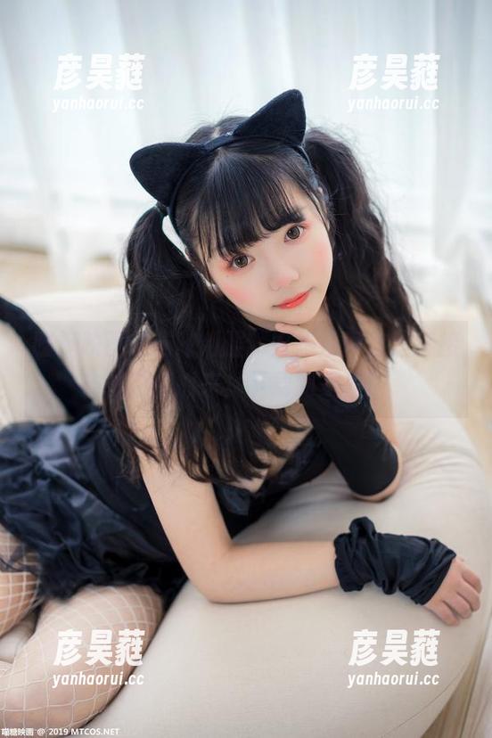 喵糖映画的猫咪制服，好想从网盘里直接把它们抓来，下载到家里！