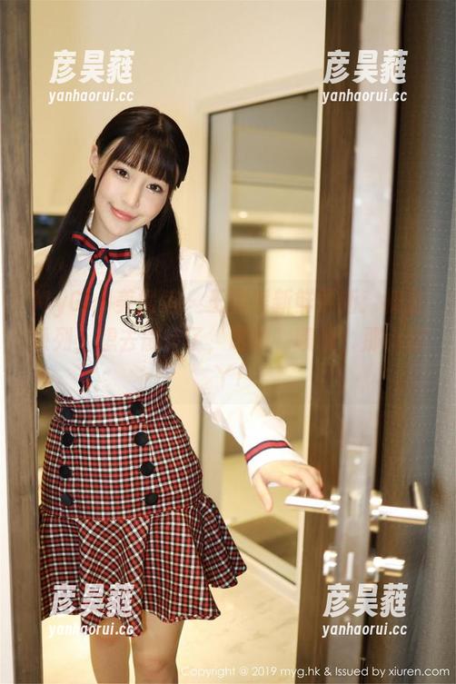 MyGirl美媛馆 - 王馨瑶新鲜更新：裸足系列，想去散步了，哈哈，啧啧，那小脚丫!