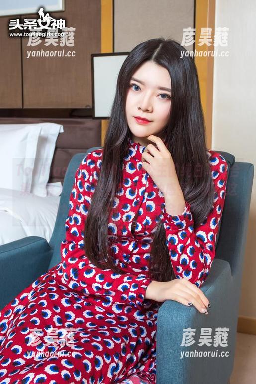 TouTiao头条女神 - 俞公主的纯白写真合集，给人一种漂浮在空中的感觉，啊，这种轻盈是什么时候学会的？