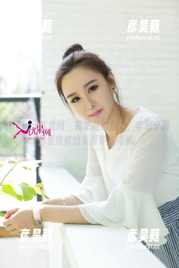 UGirls尤果网 - 高跟鞋的魅力，李思宁图包里隐秘的资源等你揭秘。