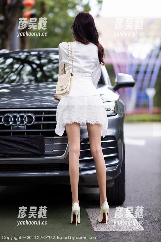 XIAOYU语画界 - 婚纱图集里的安琪yee：这姿态让人想问,搞啥呢！
