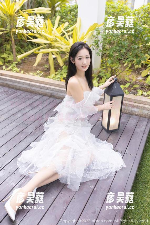 Xiuren秀人网 - BABY_柒的校服写真，最新版本，谁说校园只能是书本？