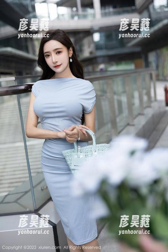 Xiuren秀人网 - Vetiver嘉宝贝儿的私拍图集：在镜头里漫步，恰似无意的风景