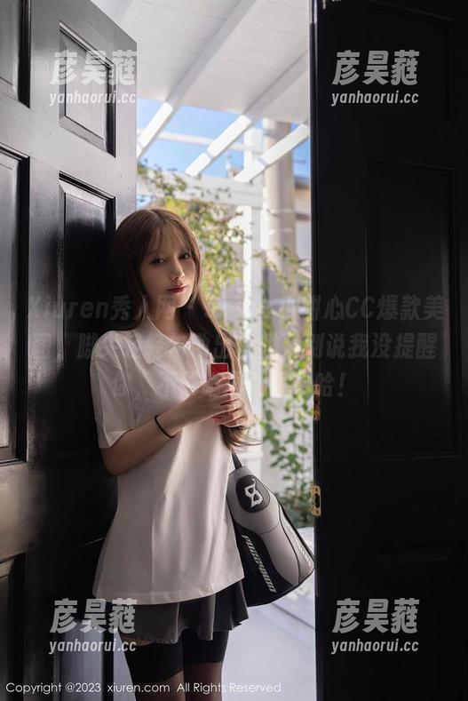 Xiuren秀人网 - sugar小甜心CC爆款美图，脚尖轻轻勾勒出优雅，别说我没提醒你，不要啃屏幕哦哈哈！