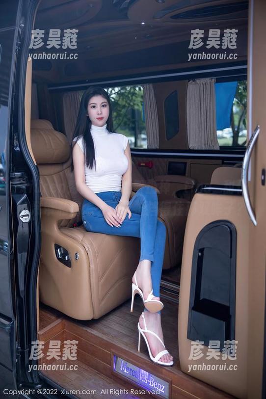 Xiuren秀人网 - 理智扔掉，tina_甜仔的吊带私房怎么可能抵挡得住那双眸子？