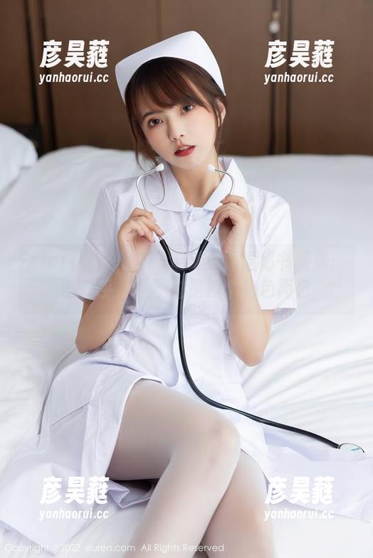 Xiuren秀人网 - 定制小逗逗秘书图集：谁在乎，这不过是换个角色而已