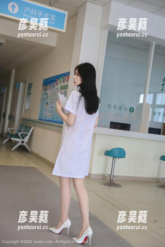 Xiuren秀人网 - 林文文的修女打扮，原图有没有在流口水？那套图可不一样哦！