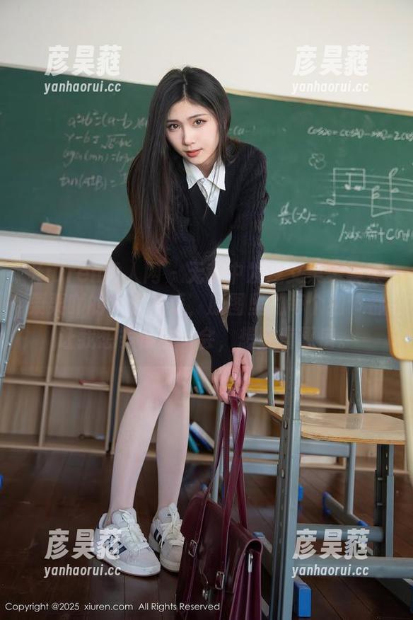 Xiuren秀人网 - 无意中发现艾栗栗栗栗栗栗吖的女王气质，原图里的每个细节都让我想多停留一会，想琢磨琢磨。