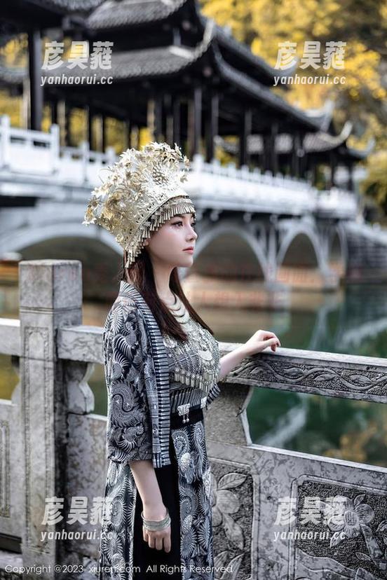 Xiuren秀人网 - 陆萱雅的在线画面：学姐原图有点让人想入非非