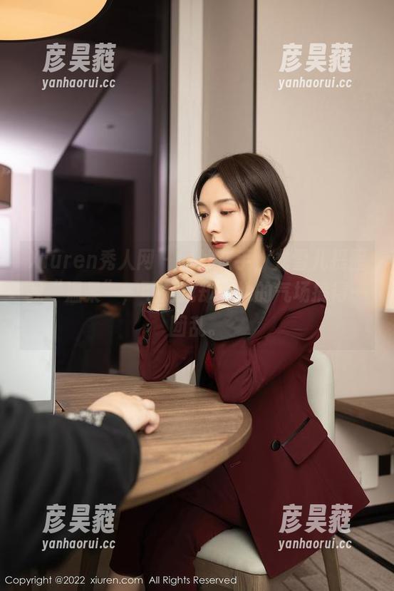 Xiuren秀人网 - 图片在手，龙雪儿提醒我“温柔”，可是我却被她的气场搞得一团乱。