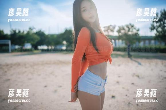 抓紧下载Zzyuri的御姐写真，图库里的每一张都会让你想象流连。
