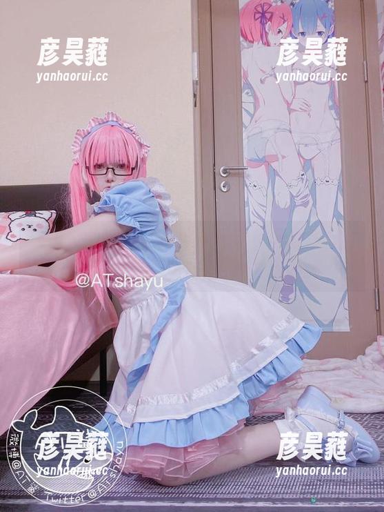 at鲨鱼的瑜伽写真：这些动作我发现完全没可能在我这种懒人身上出现。