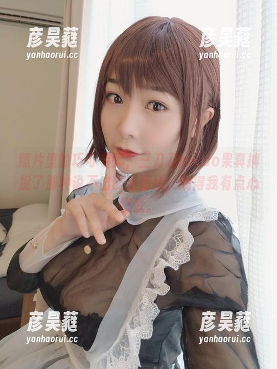 照片里的巧可老师，三刀刀miido果真捕捉了那种说不出的小情绪，搞得我有点心慌慌。