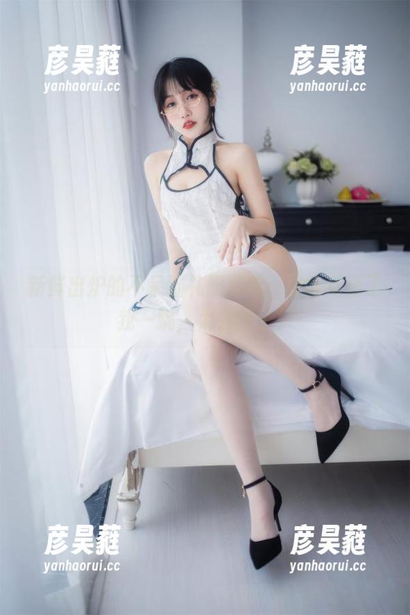 新鲜出炉的不呆猫礼服写真，更新后惊了我一跳，太会选了！