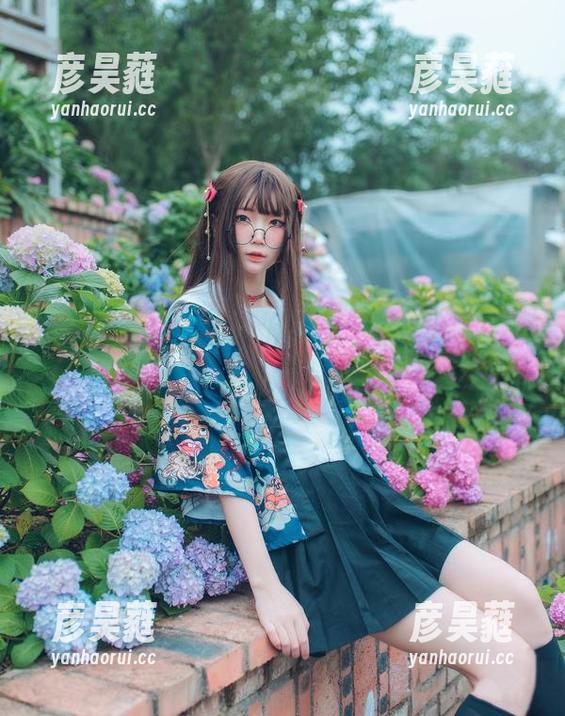 五更百鬼 翻开五更百鬼的街拍图集,看看定制的‘禁忌之美’