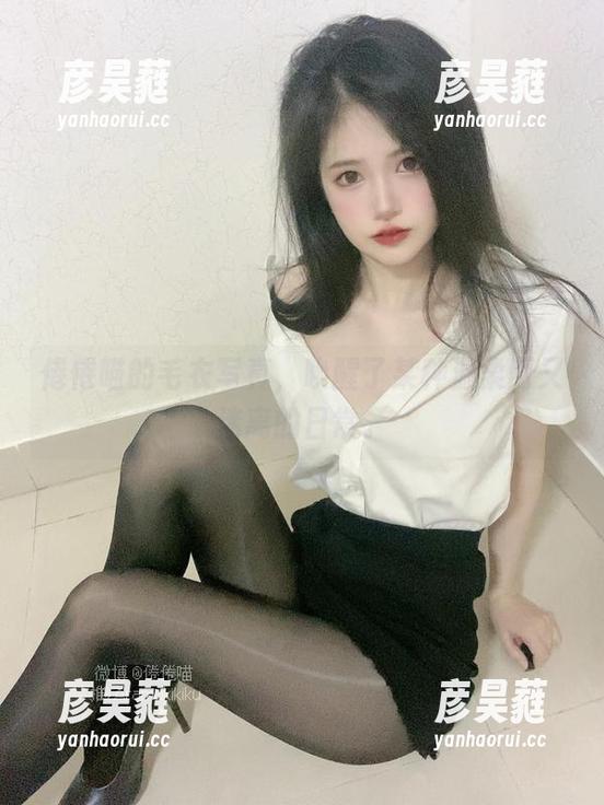 倦倦喵的毛衣写真，唤醒了某种温柔而又迷离的日常。