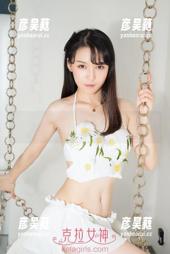 克拉女神 - 校园定制写真，江琴似乎永远在尝试刺激你的眼球。