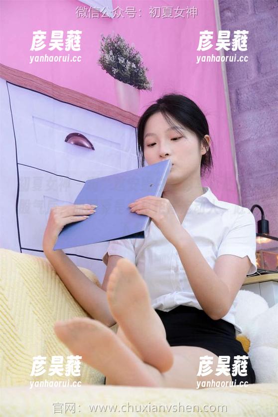 初夏女神 - 啊，这安妮白衬衫写真透着一股气质，原图要是有真相肯定动人，赶紧下载！