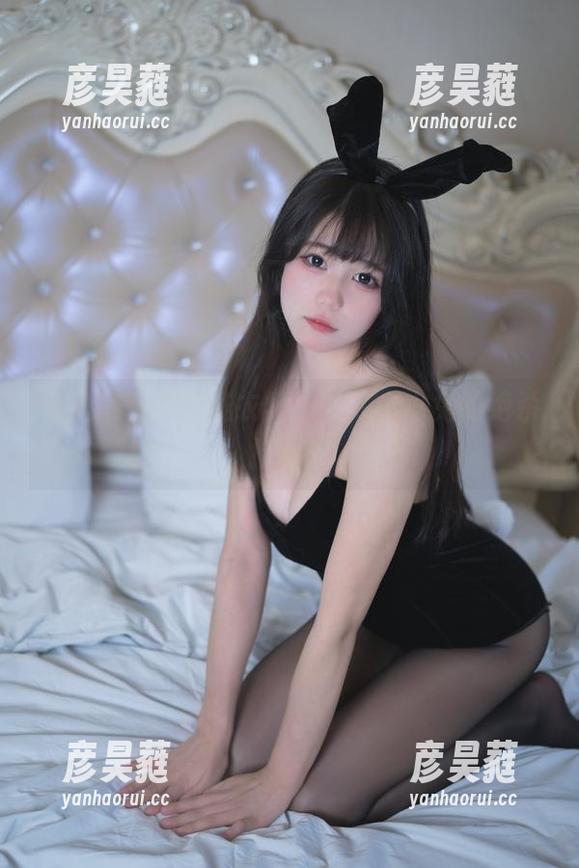 私房写真中的连衣裙，咬人小小兔的绝杀技能！