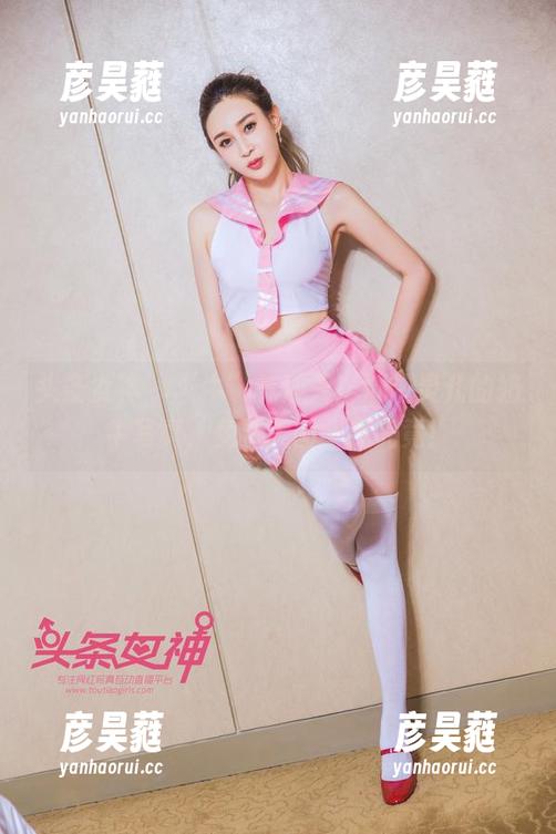 头条女神 - “牛”气冲天！娜依灵儿的奶牛写真，免费美图一探究竟！