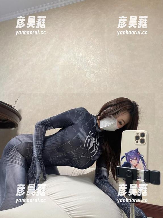 微密圈 - 在这新一波的照片合集里，奶宝妹纸用豹纹撩动了多少心弦？
