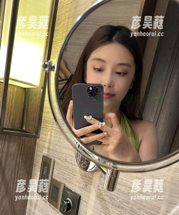 微密圈 - 图包特供：奶雯与墨绿内裤的原创舞台剧