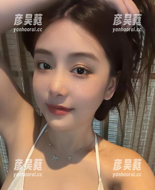 微密圈 - 奶雯九月系列，图库里的高清画面让人不禁想探个究竟。
