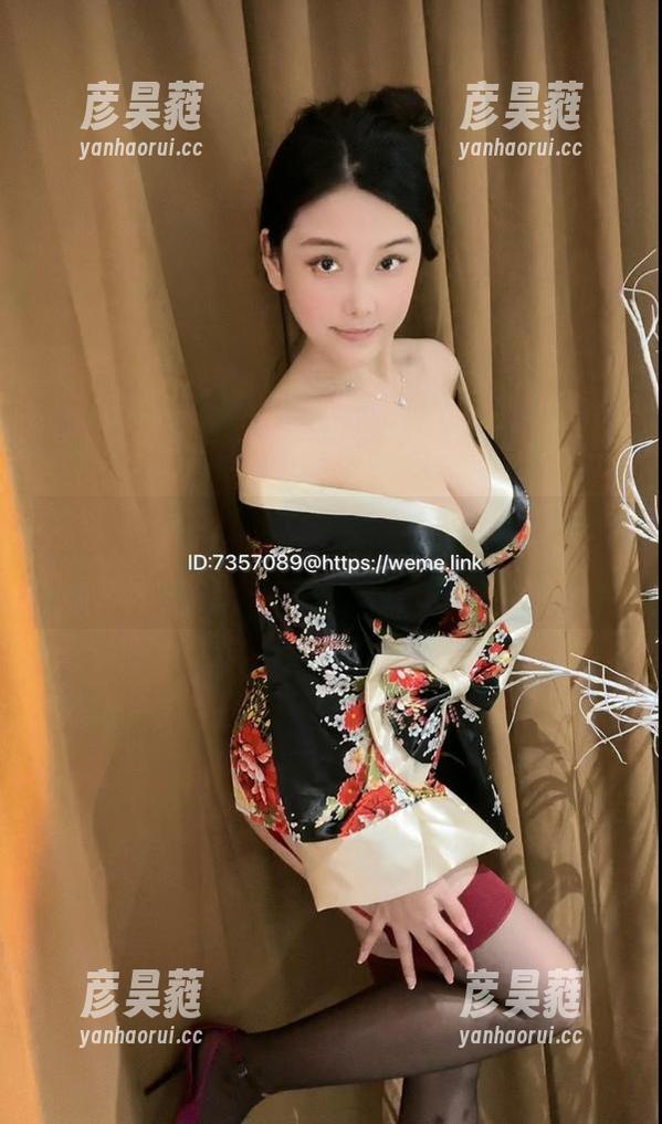 奶雯 微密圈 - 奶雯体操服的原图,让人不禁想细品,精选的角度更是默默加分。