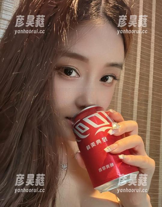 微密圈 - 奶雯泳装图包再更新，像不像被海浪呼唤的姑娘。