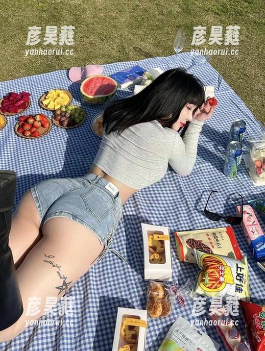 宋昱欣 微密圈 - 诗和远方,只差宋昱欣的泳装原图,快来下载!