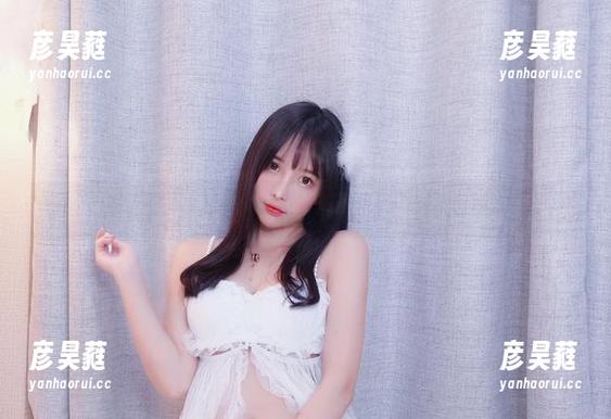 裸足的小小奶瓶儿—写真图册里的“懒散日常”
