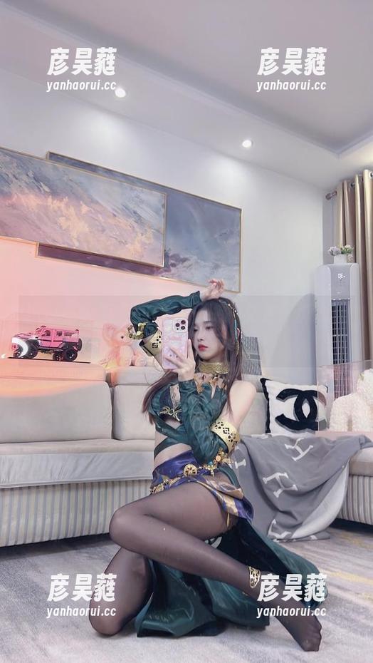 这小小奶瓶儿的作品，我的女友，真心让我不知该看哪里！