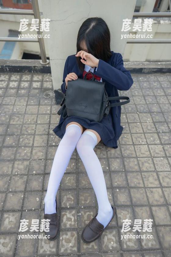 少女秩序 - 乐栀带来长腿最新作品集，把自己的腿展现得淋漓尽致，厉害的呢。