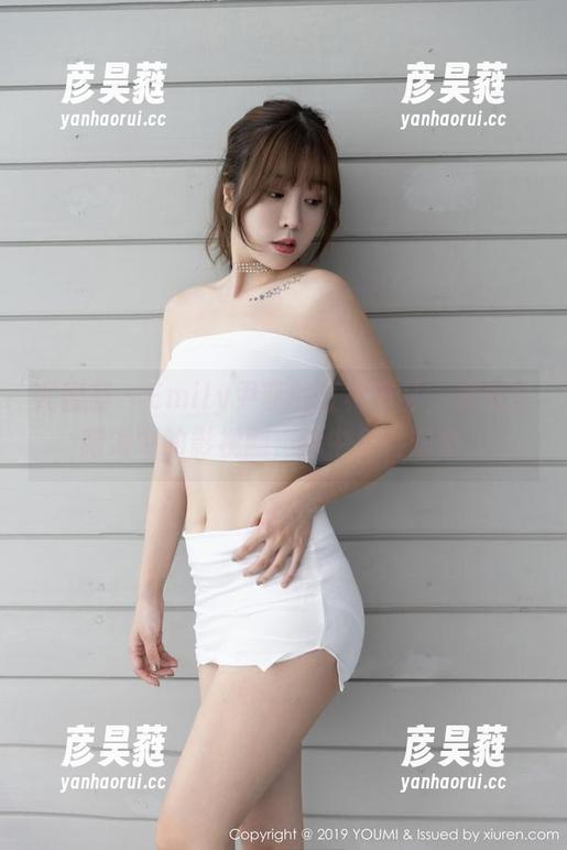 尤蜜荟-Emily尹菲 尤蜜荟 - Emily尹菲的红裙作品,成为我脑海中的影视剧,心中盘旋想象。