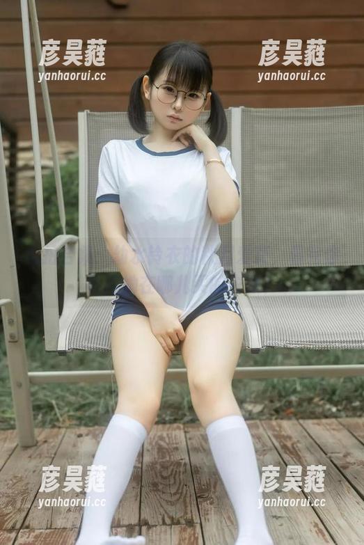 私拍合集：幼水铃衣的秋月爱莉，看完你会问她在哪儿买的衣服？