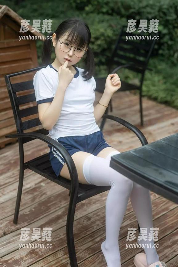 突发奇想！幼水铃衣的透明写真，免费见证“服装变减负”！