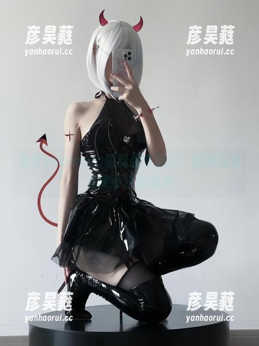 幼爱youmeko的制服奇遇记：图册高清呈现小小的叛逆