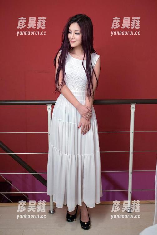 推女郎 - 欢迎来到田芯娜的礼服写真派对，谁说礼服不能玩得开心？