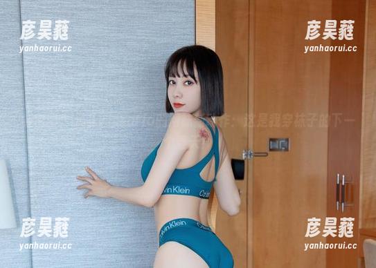 微密圈 - 果儿Victoria的网袜新动作：这是我穿袜子的下一个春天！