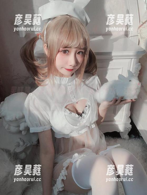 果咩酱w全集，海边不止是沙和水，还有无尽的想象。
