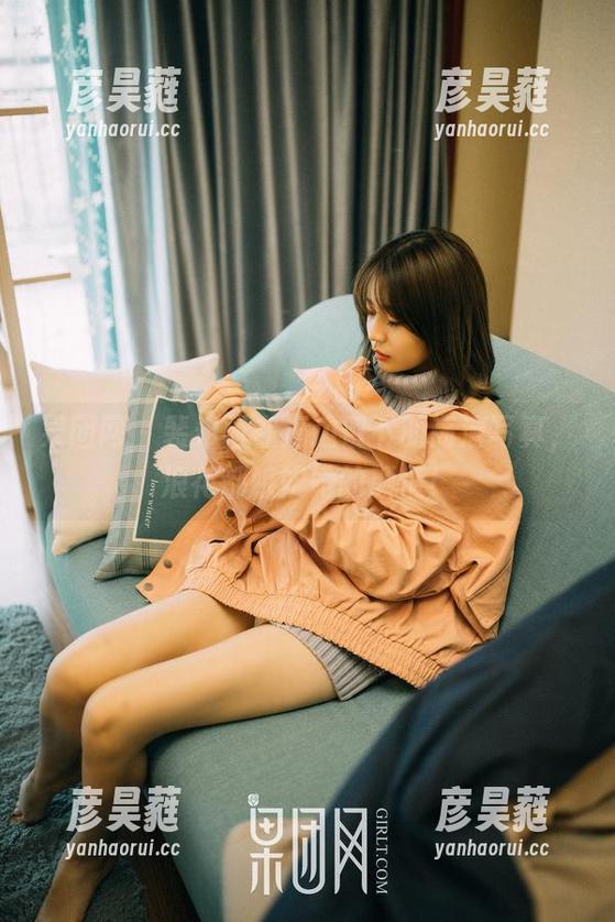 果团网 - 裴希西在海边留下的高清写真，浪花都嫉妒她的颜值！