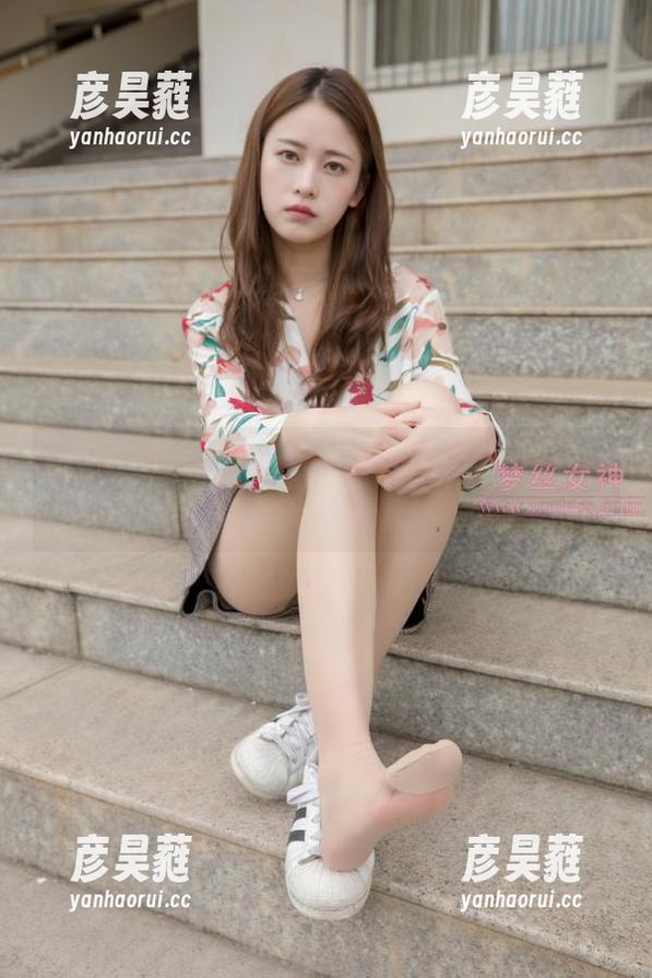 梦丝女神 - 找不到从哪里看起，苏柔美腿合集太迷人了。