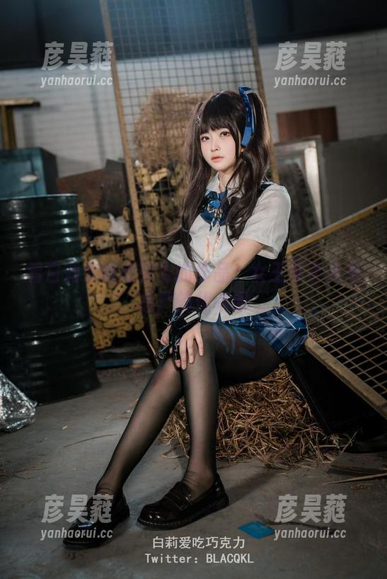 看白莉爱吃巧克力的作品：女王可不光是威严的代名词
