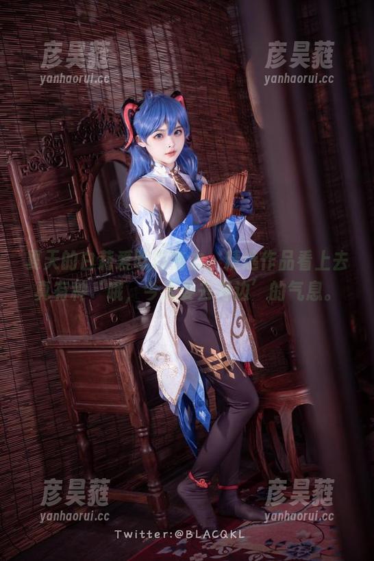 夏天的白莉爱吃巧克力，精选作品看上去真有种‘哦，今天要去海边’的气息。