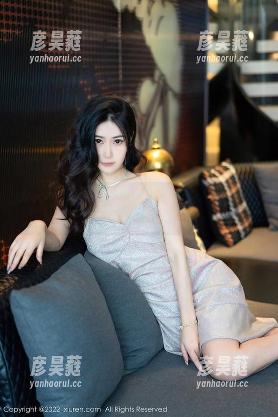 秀人网-奈奈Fox 秀人网 - 奈奈Fox的图包——少女与年轻的心态,谁说了算?