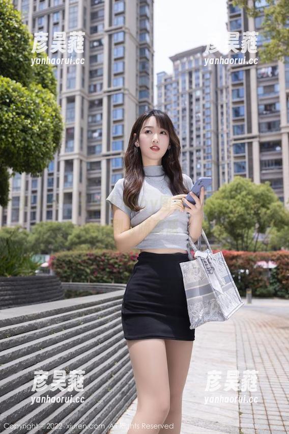 秀人网 - 王乔恩Abby图集：天台上的戏剧与疏离感